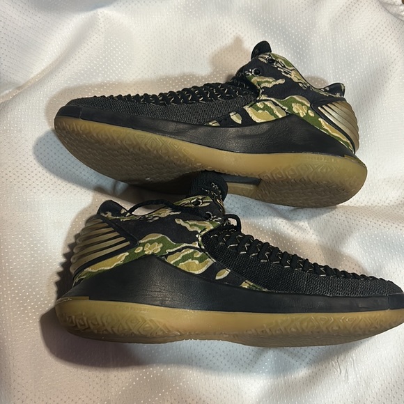 Nike Air Jordan Black Basketball Shoes AA1257-021 Size 6 Yth or 7.5 Women’s - Picture 2 of 6